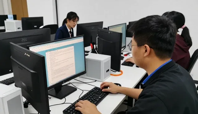 从施工现场说起：技术培训系统运维